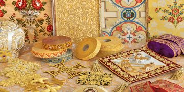 For everything you need for the sewing of priestly vestments there is the firm “Bales” that offers you the complete solution